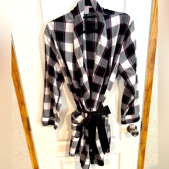 Victoria's Secret Other - Victoria secret plaid robe
